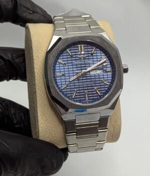 Success way L-220 with silver chain and blue dial with date and day funtion