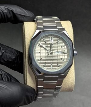 Success way L-220 with silver chain and silver dial with date and day function